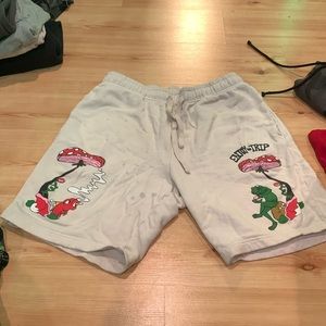 ALAB Enjoy the Trip medium mens mushroom graphic shorts